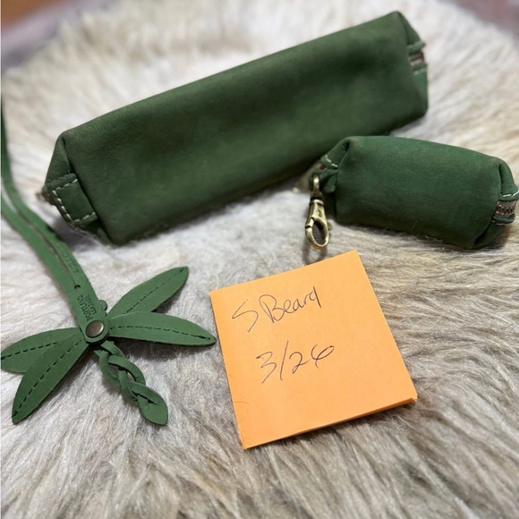 Portland Leather Succulent Green Brushed Leather Pouch Keychain Dragonfly Charm - Picture 2 of 2